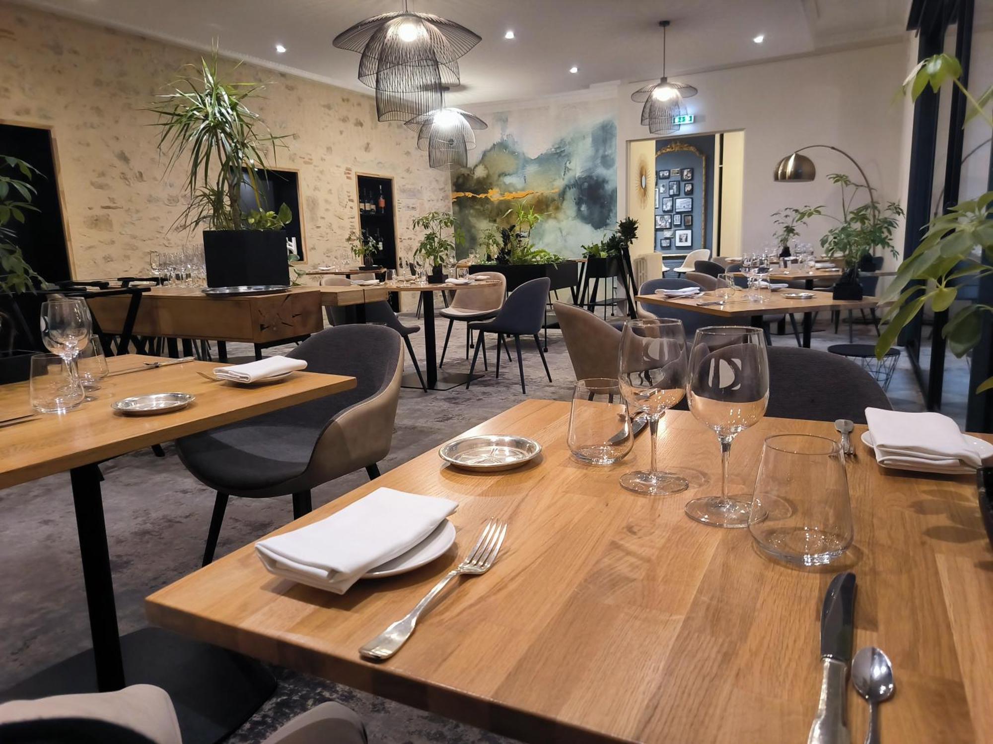 Logis Hotel - Restaurant Maison Claude Darroze ランゴン エクステリア 写真