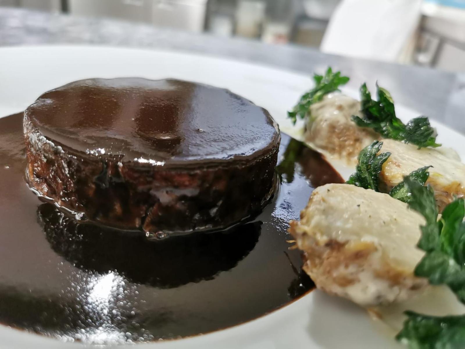 Logis Hotel - Restaurant Maison Claude Darroze ランゴン エクステリア 写真