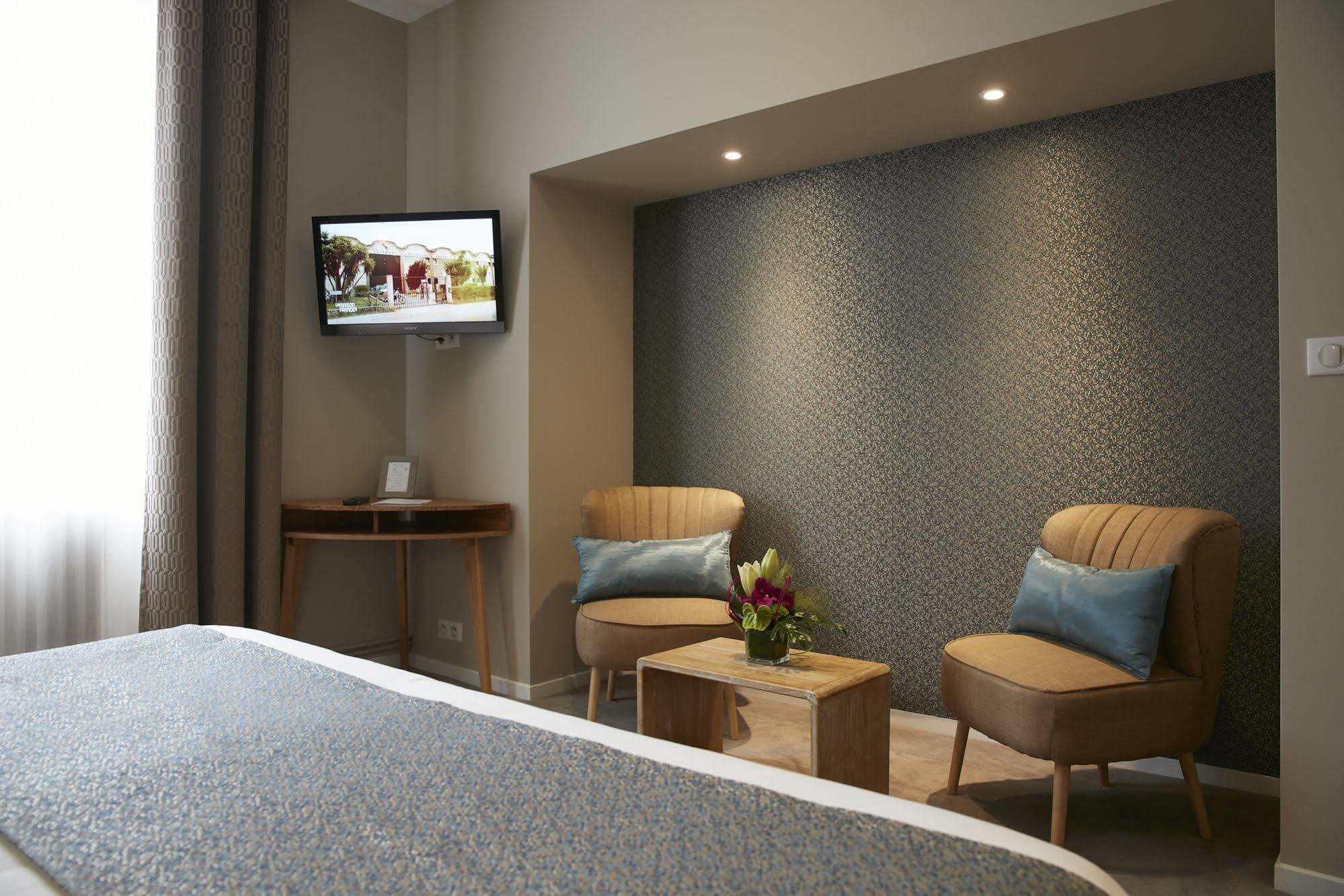 Logis Hotel - Restaurant Maison Claude Darroze ランゴン エクステリア 写真