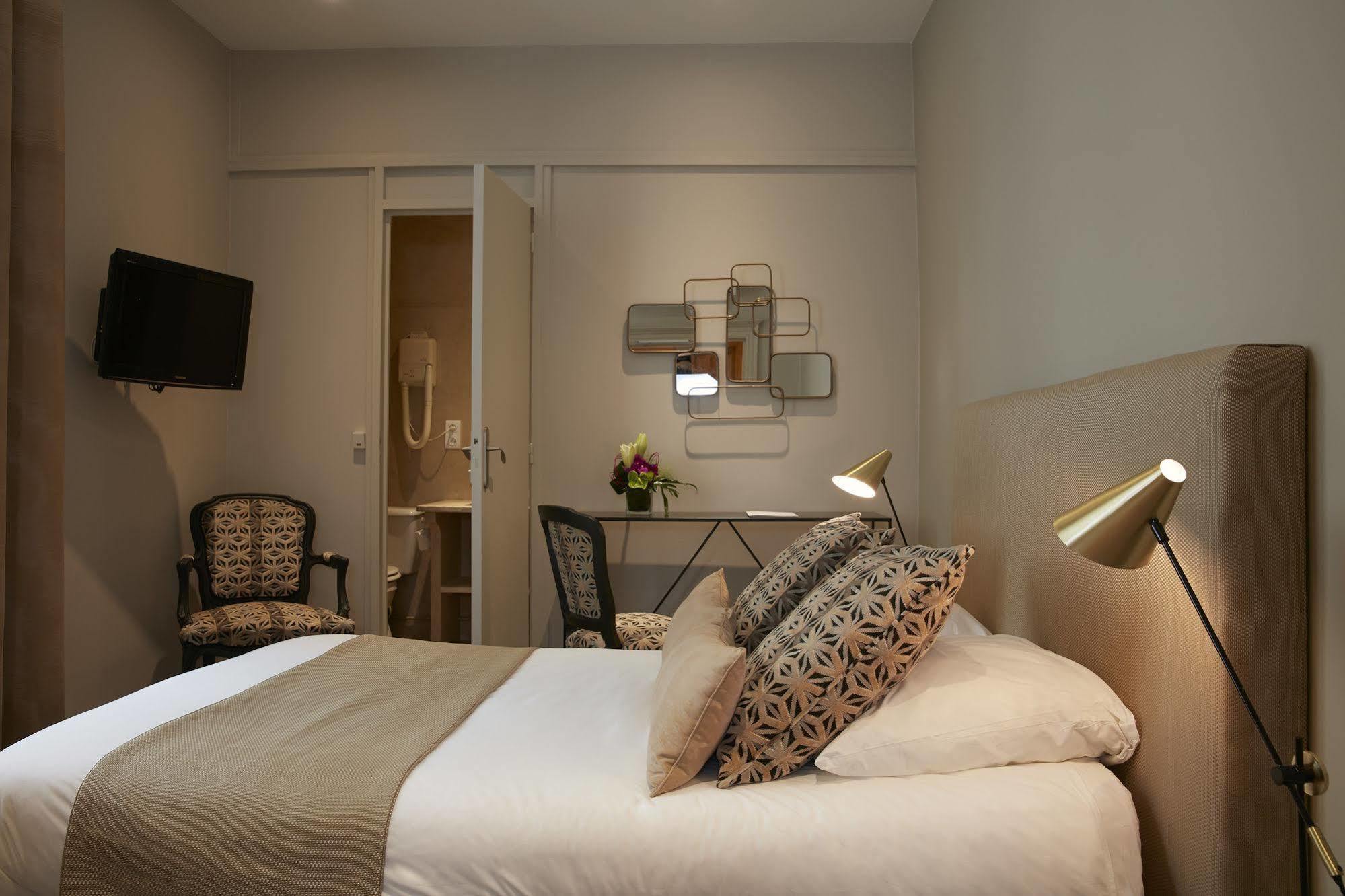 Logis Hotel - Restaurant Maison Claude Darroze ランゴン エクステリア 写真